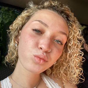 Meet your Posher, Lilly